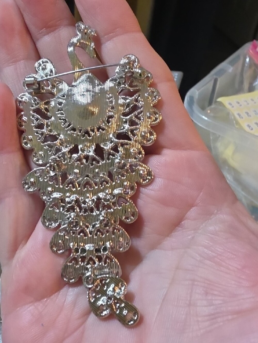 A39- Jointed Blue Crystal Peacock Brooch - Picture 2 of 2